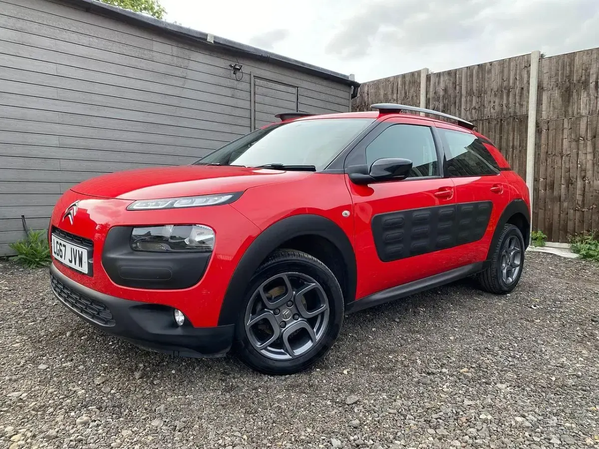 Used Citroën C4 Cactus Feel 82 HP (60 kW) 2017 Red Hatchback