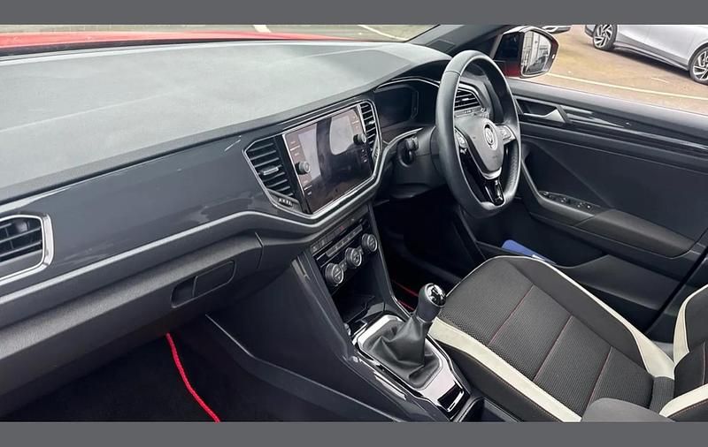 Used VW T-Roc SEL 150 HP (110 kW) 2018 Red SUV