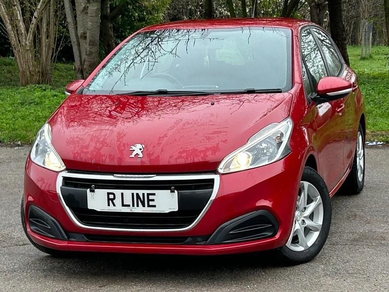 Used Peugeot 208 Active 82 HP (60 kW) 2018 Red Hatchback