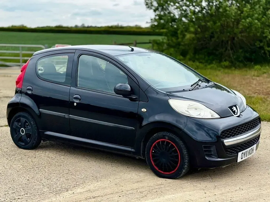 Used Peugeot 107 68 HP (50 kW) 2011 Black Hatchback