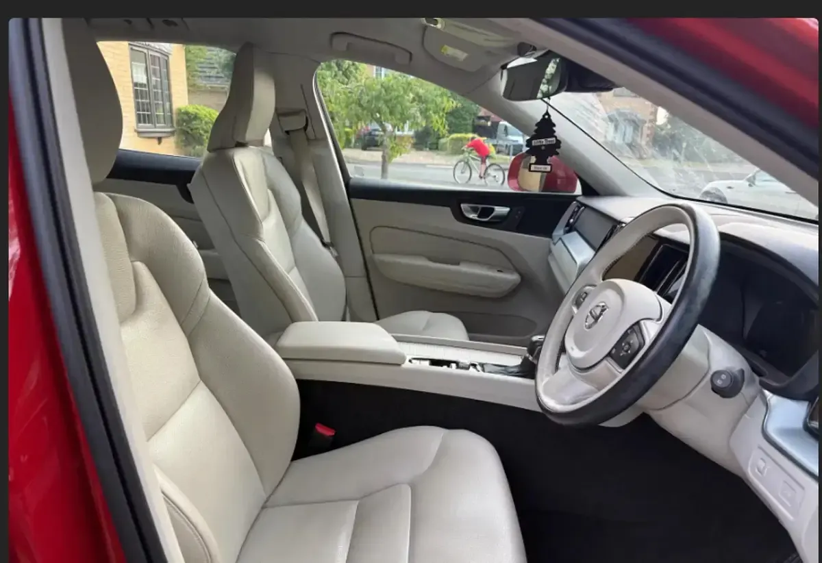 Used Volvo XC60 Momentum 2020 Red SUV