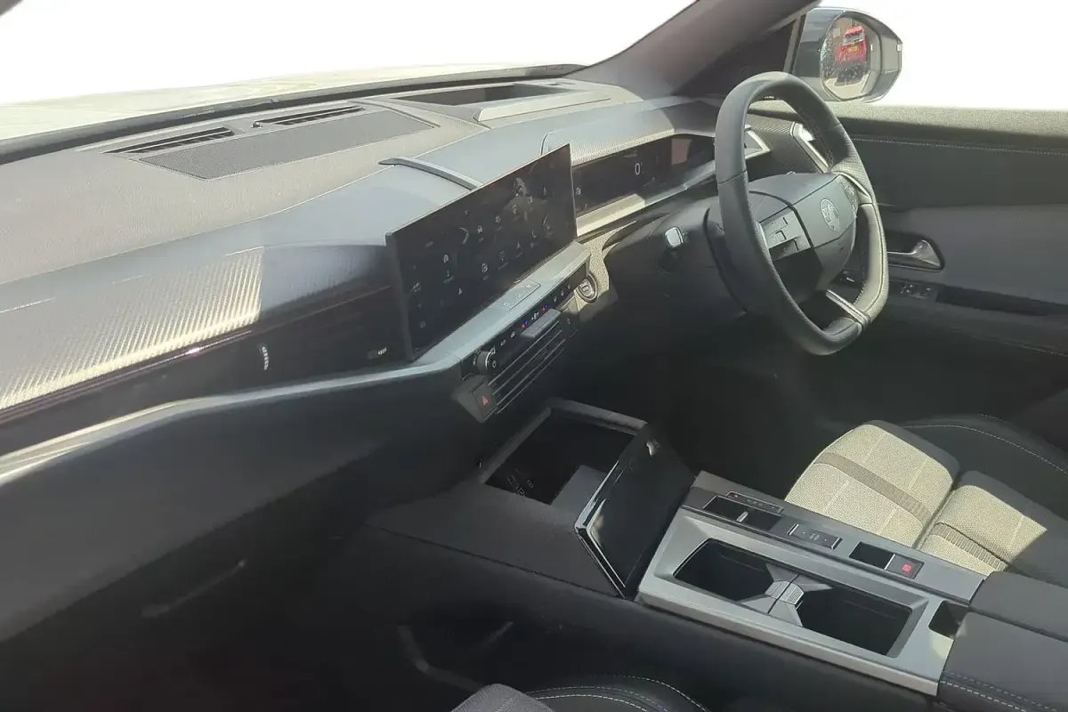 Used Vauxhall Grandland X Ultimate 136 HP (100 kW) 2025 White SUV