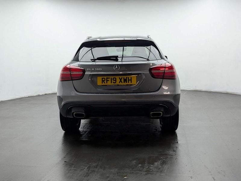 Used Mercedes GLA180 Urban 122 HP (89 kW) 2019 Grey SUV