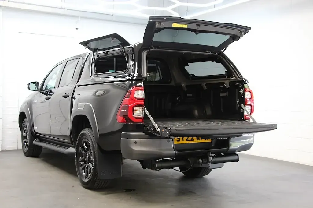 Used Toyota HiLux 204 HP (150 kW) 2022 Black Pickup
