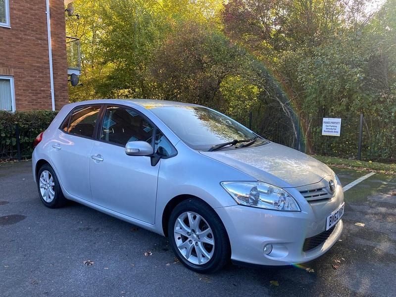 Silver Used 2012 Toyota Auris Hatchback | £3,750 (Fair price) - Image 1/4