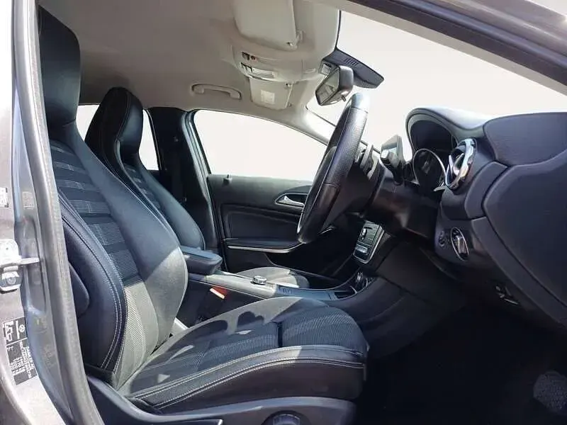 Used Mercedes GLA180 Urban 122 HP (89 kW) 2019 Grey SUV