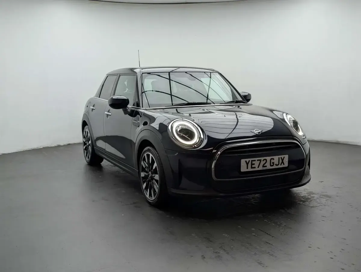 Begagnad Mini Cooper Exclusive 2022 Blå Halvkombi