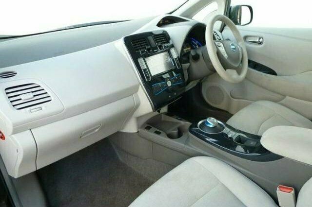 Begagnad Nissan Leaf 80 kW (109 HK) 2011 Halvkombi