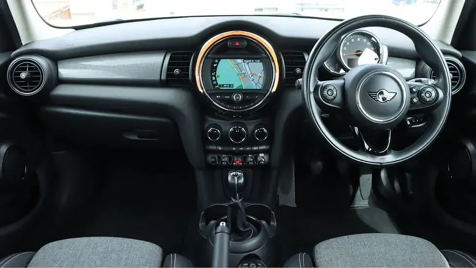 Used Mini Cooper Hatch 134 HP (98 kW) 2018 Silver Hatchback