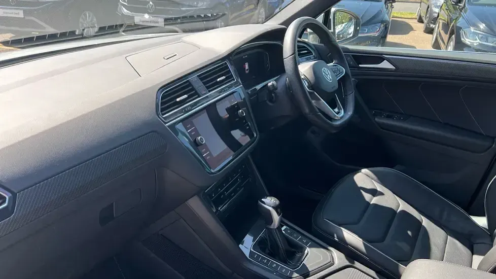 Używany VW Tiguan R-line 245 KM (180 kW) 2023 Biały SUV