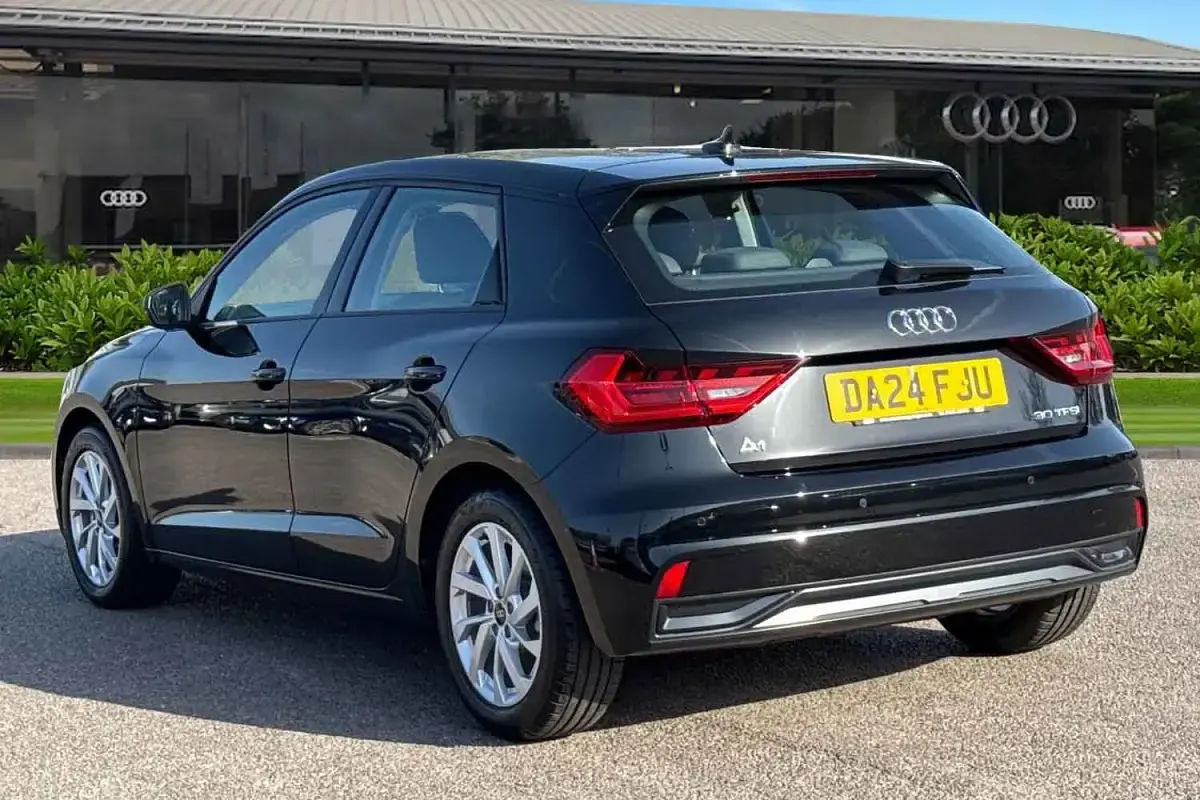 Usado Audi A1 Sport 110 HP (80 kW) 2024 Preto SUV