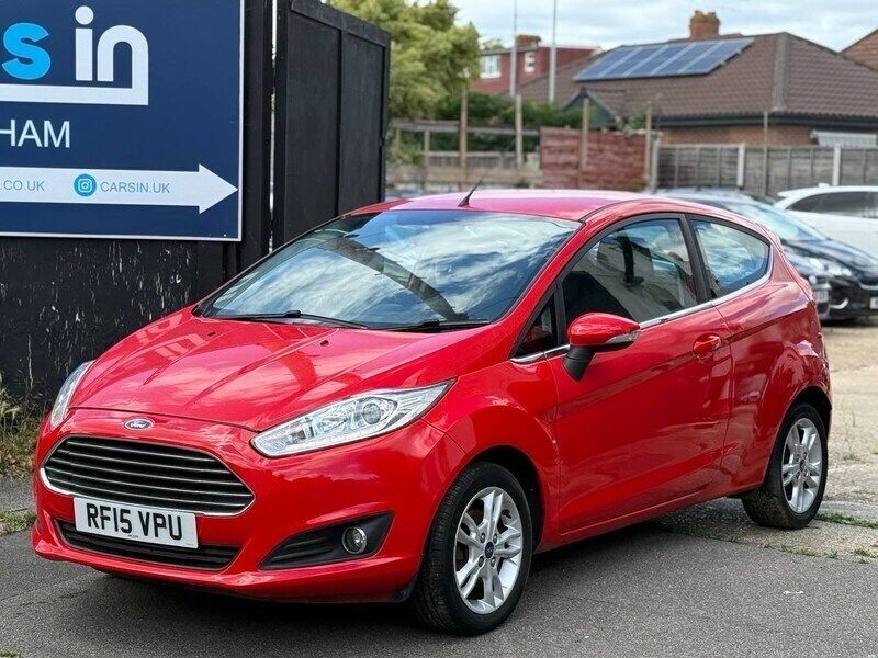 Red Used 2015 Ford Fiesta Zetec Hatchback | £3,700 (Good price) - Image 1/4
