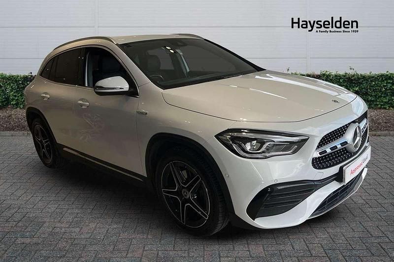 White Used 2023 Mercedes GLA200 Executive SUV | £27,895 (Fair price) - Image 1/4