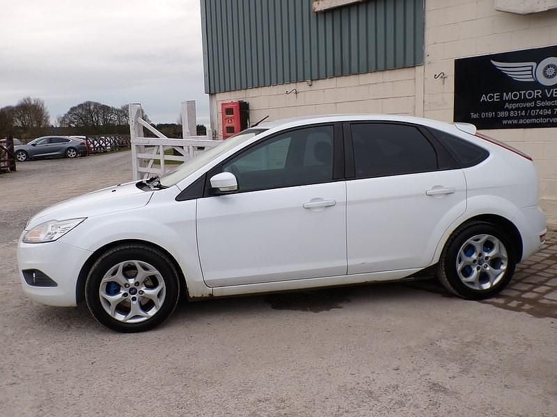 Used Ford Focus Sport 110 HP (80 kW) 2011 White Hatchback