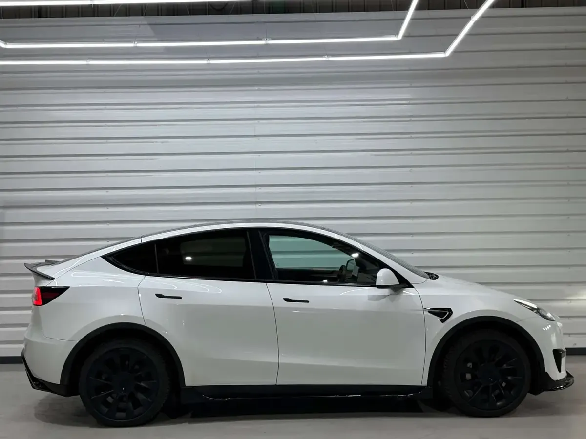 Used Tesla Model Y Long Range AWD 378 kW (514 HP) 2023 White SUV