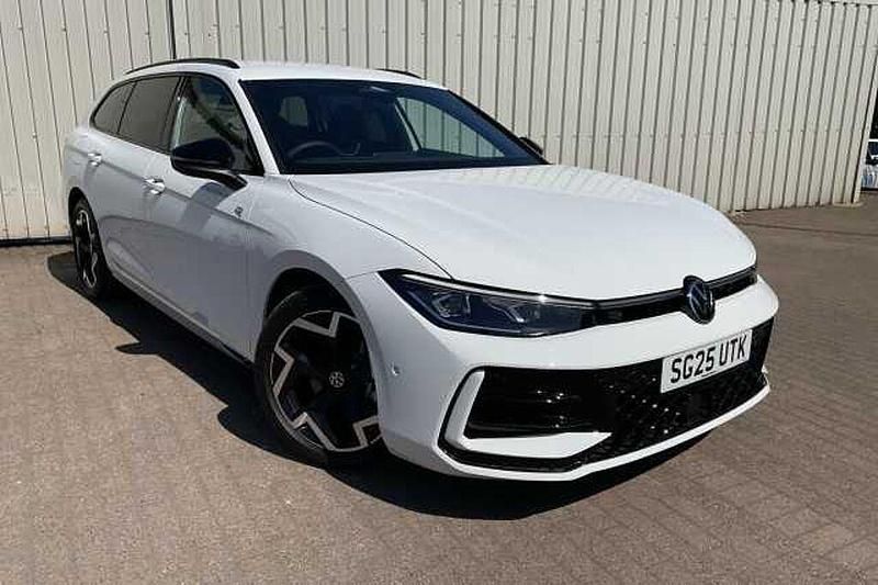 New 2025 VW Passat Estate | £35,498 (Fair price) - Image 1/4
