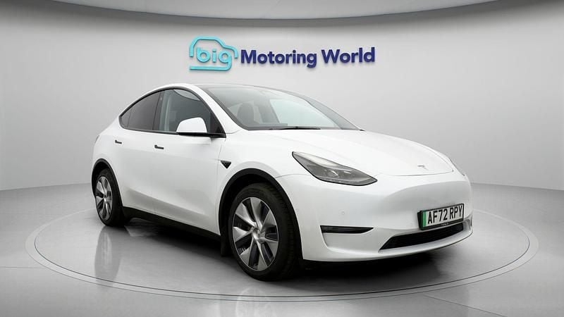 White Used 2022 Tesla Model Y Long Range AWD SUV | £24,100 (Fair price) - Image 1/4