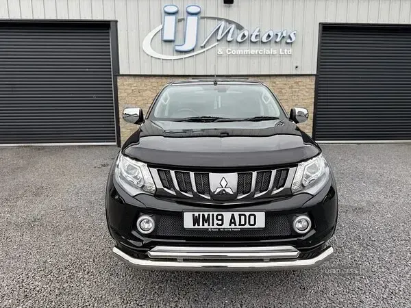 Used Mitsubishi L200 181 HP (133 kW) 2019 Black Pickup