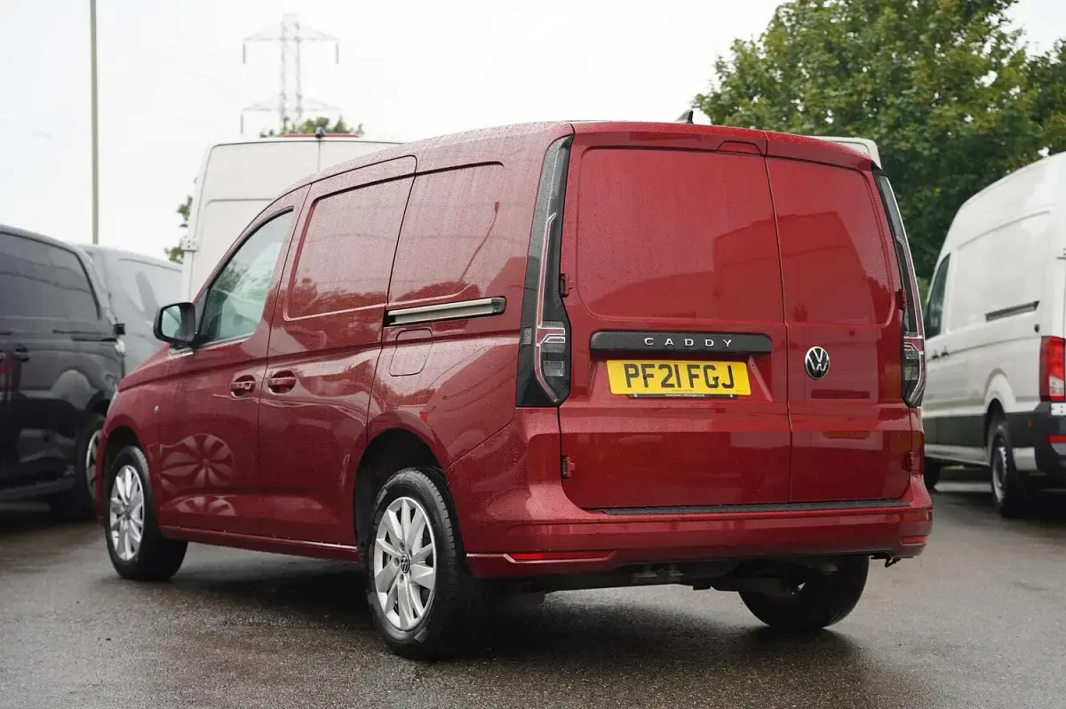 Used VW Caddy Pro 102 HP (75 kW) 2021 Red MPV