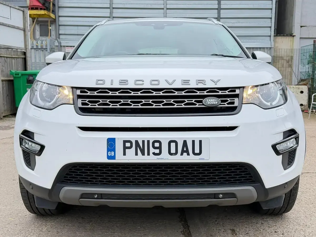 Used Land Rover Discovery 5 SE 2019 White SUV