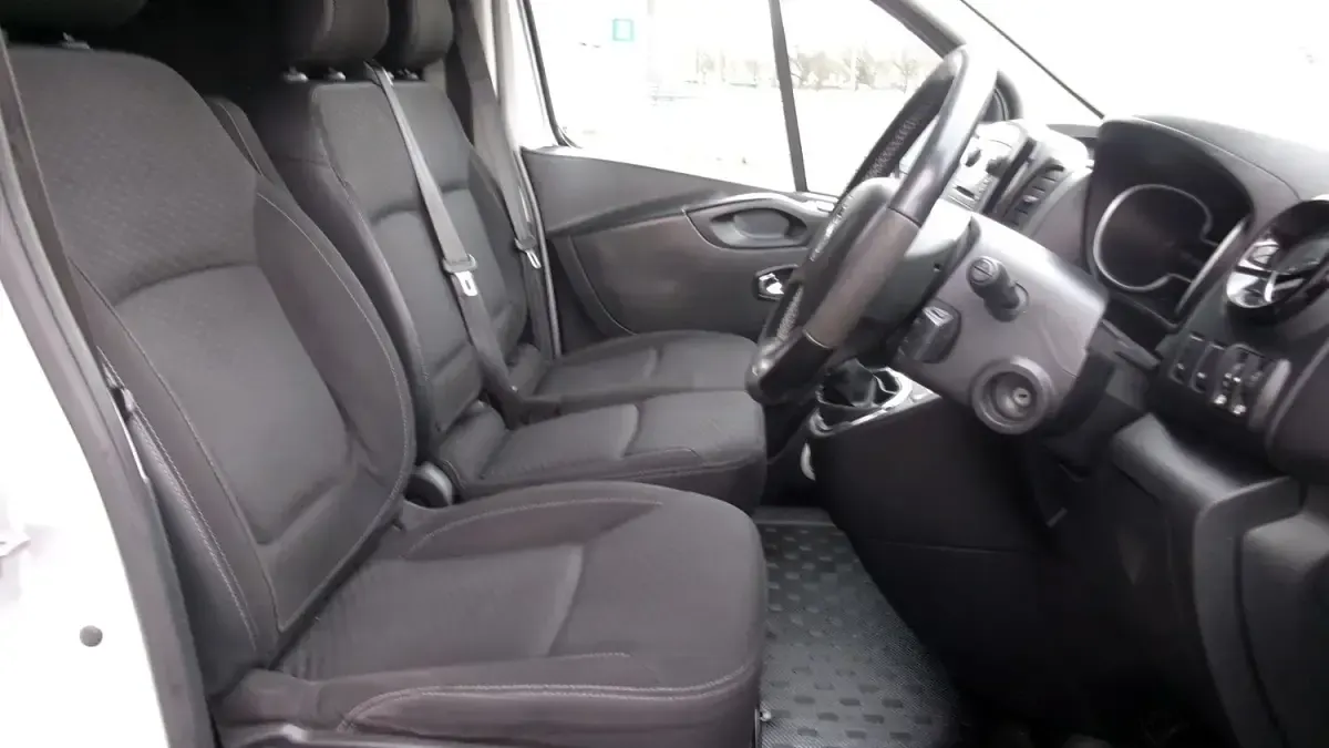 Used Vauxhall Vivaro Sportive 125 HP (91 kW) 2018 Silver MPV