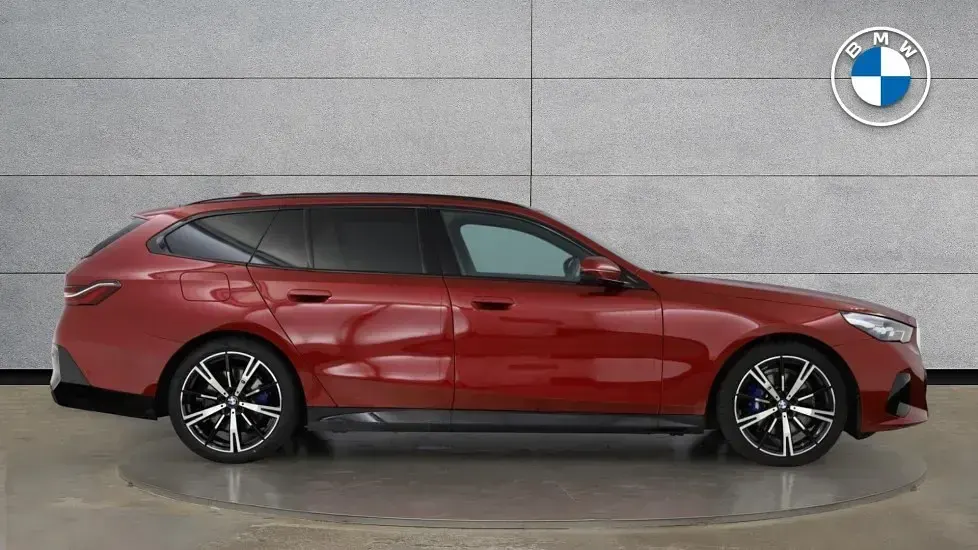 Used BMW 520 M Sport 205 HP (150 kW) 2025 Red Estate