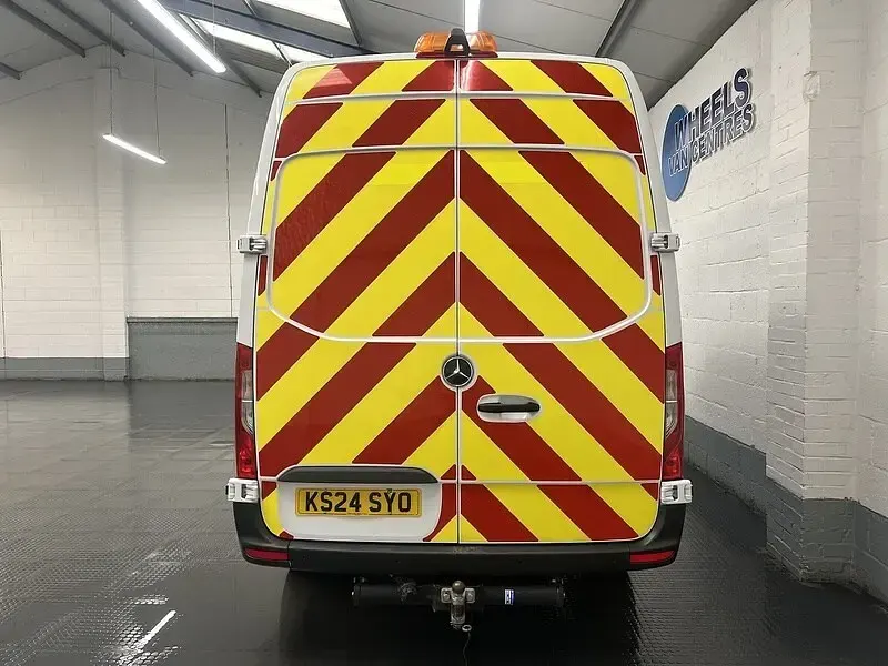 Used Mercedes Sprinter Progressive 150 HP (110 kW) 2024 White Van