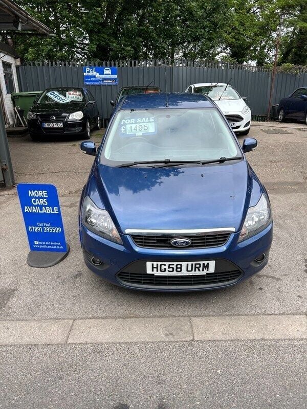 Blue Used 2009 Ford Focus Zetec Hatchback | £1,495 (Fair price) - Image 1/4
