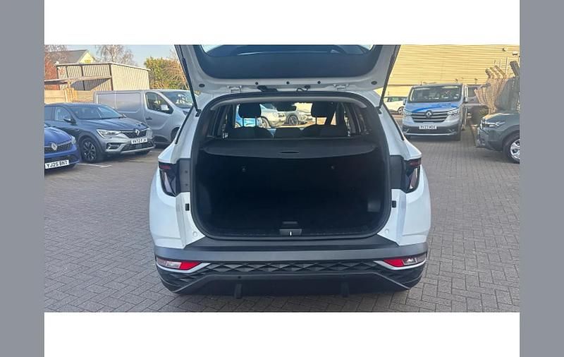 Used Hyundai Tucson SE 147 HP (108 kW) 2021 White SUV