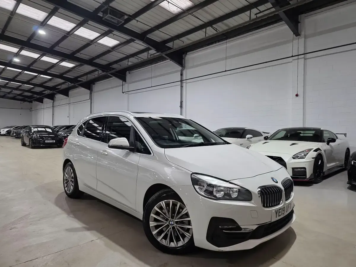 Used BMW 220 Luxury Line 189 HP (139 kW) 2019 White Estate