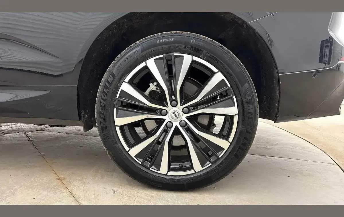 Used Volvo XC60 Ultra 247 HP (181 kW) 2025 Black SUV