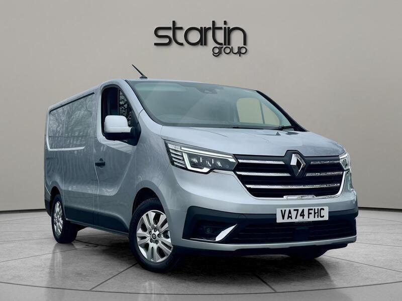 Highland grey Used 2025 Renault Trafic Van | £24,450 (Expensive) - Image 1/4
