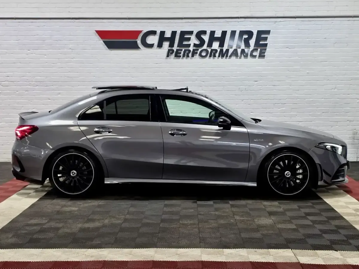 Usado Mercedes A35 AMG AMG 302 HP (222 kW) 2020 Cinzento Sedan