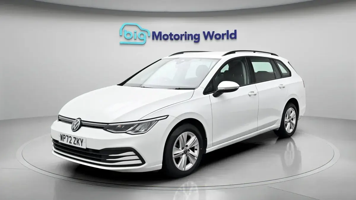 Used VW Golf VIII S 131 HP (96 kW) 2023 White Estate