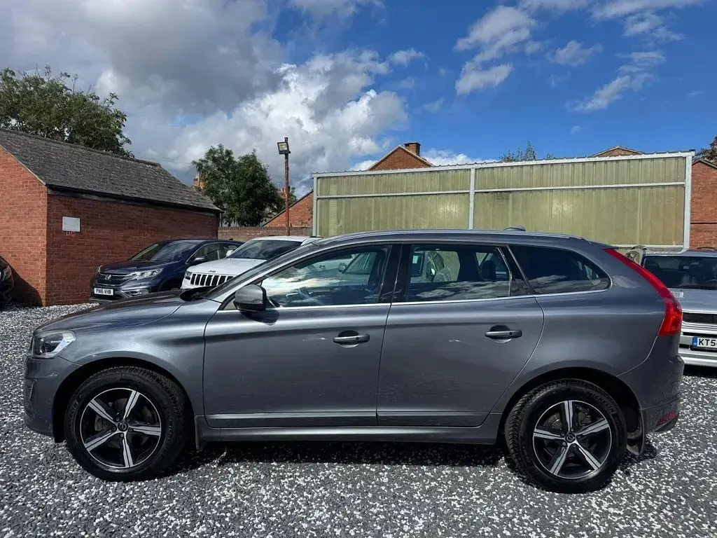 Used Volvo XC60 R-Design 190 HP (139 kW) 2017 Grey SUV
