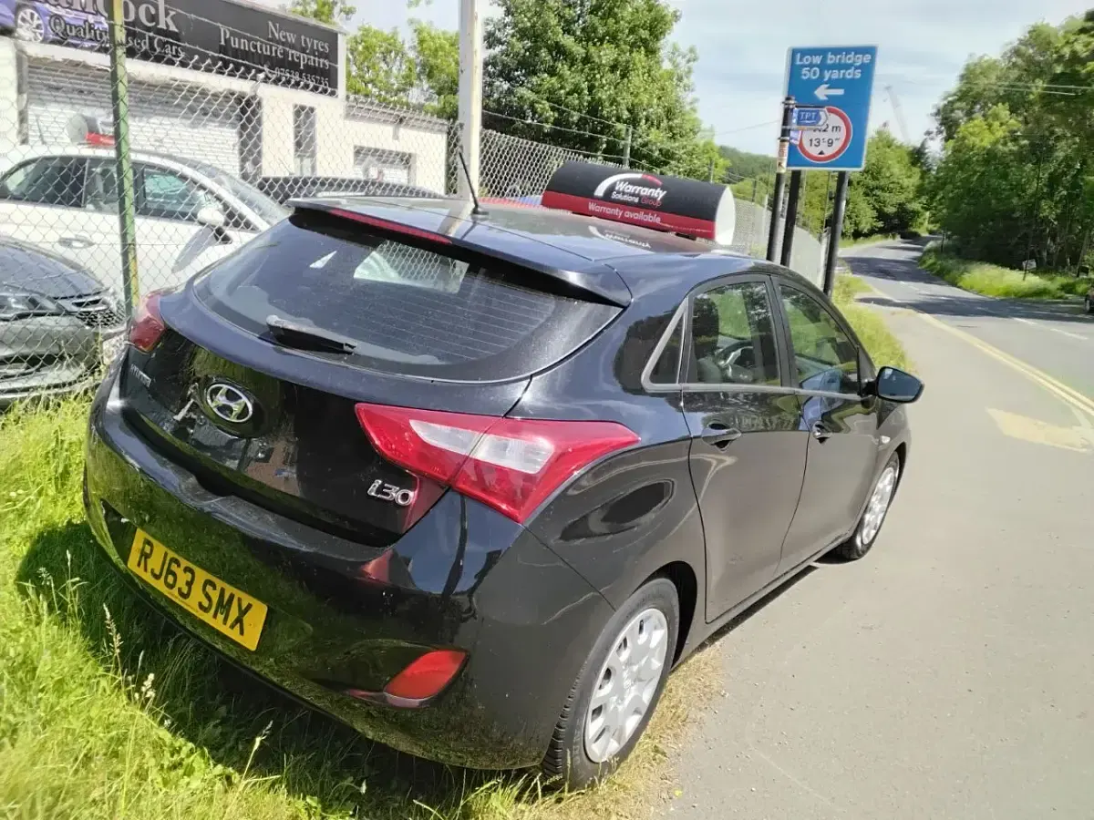 Used Hyundai i30 Classic 100 HP (73 kW) 2013 Black Hatchback