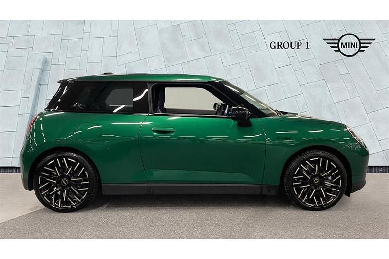 Used Mini Cooper Exclusive 135 kW (184 HP) 2024 British racing green iv Hatchback