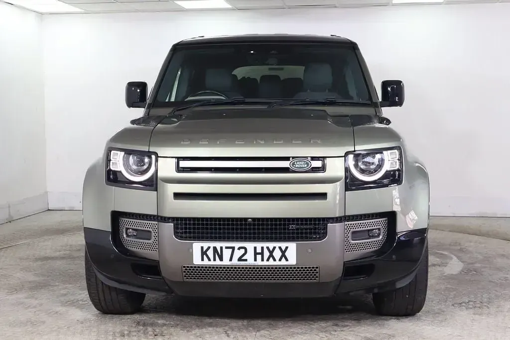 Usado Land Rover Defender SE Dynamic 250 HP (183 kW) 2022 Verde SUV