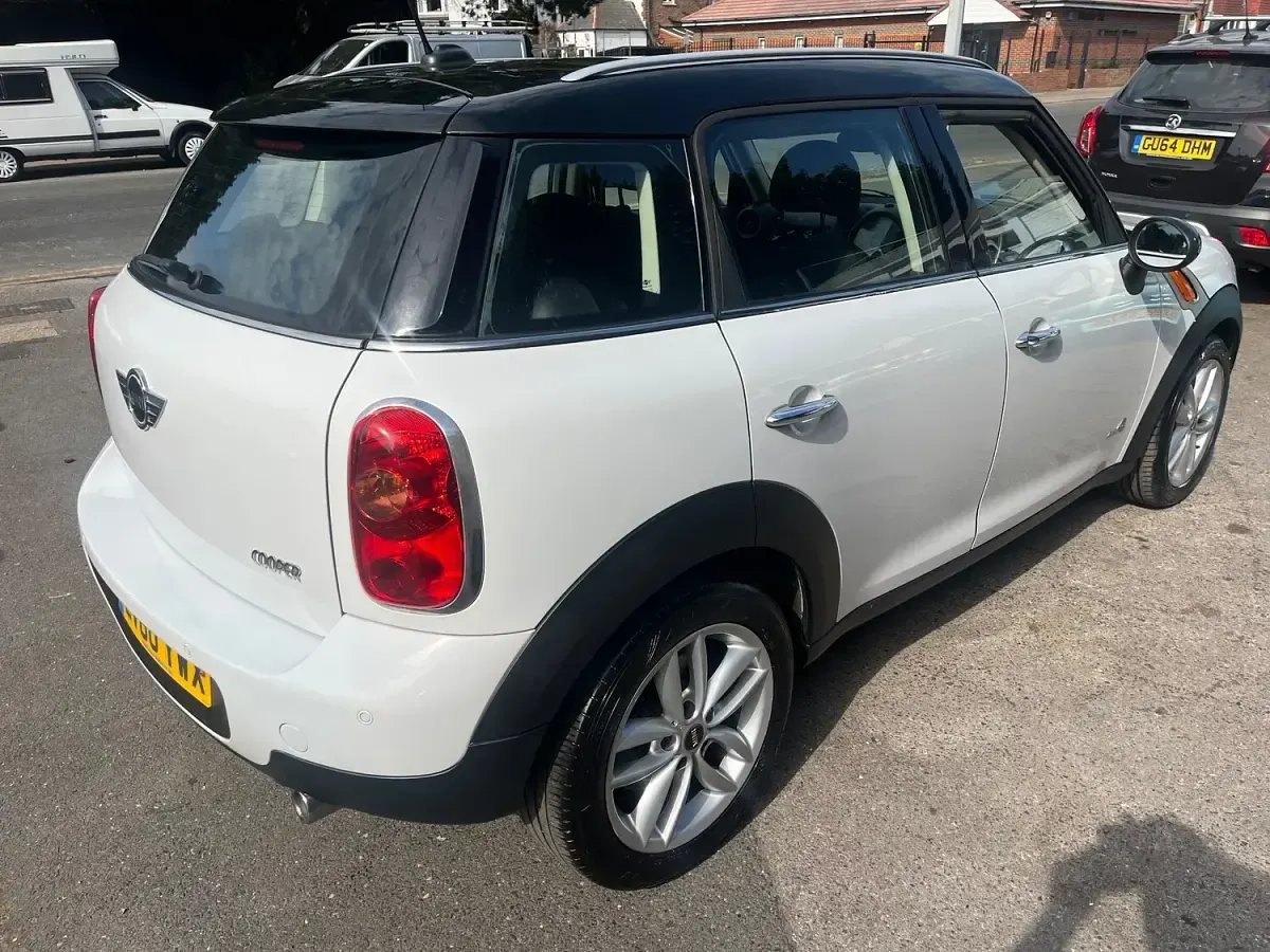 Used Mini Cooper D Countryman 112 HP (82 kW) 2011 White SUV
