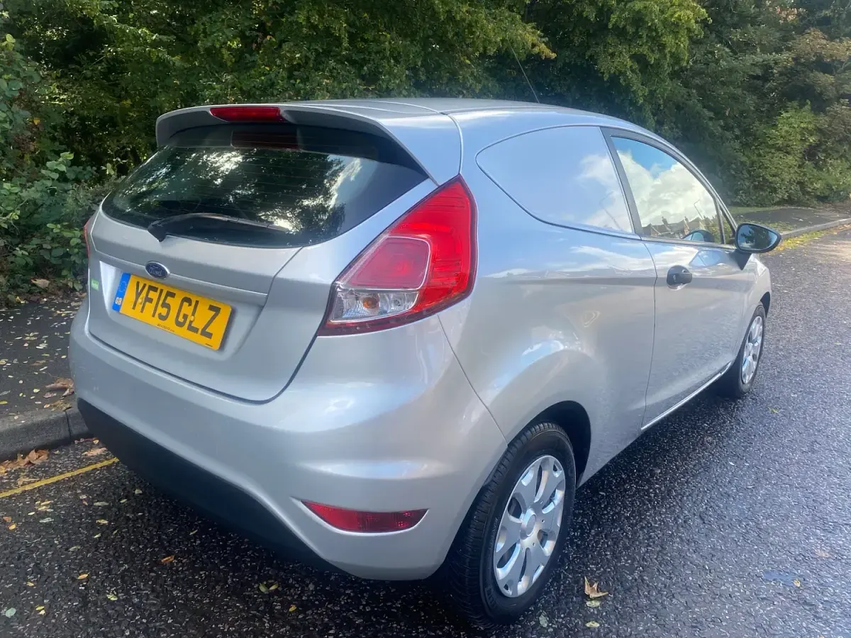Used Ford Fiesta 95 HP (69 kW) 2015 Silver Hatchback