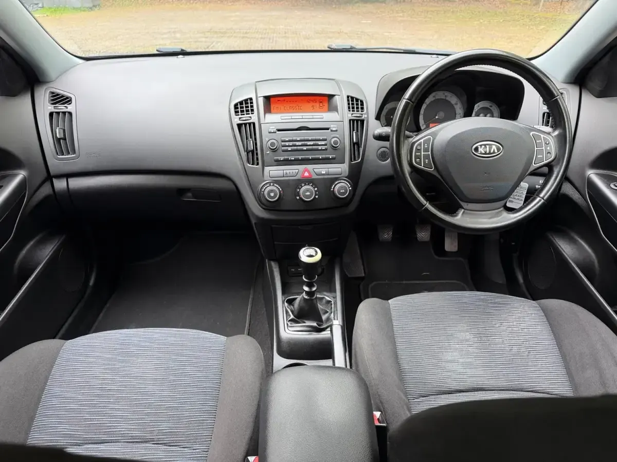 Używany Kia Ceed 2009 Czarny Hatchback