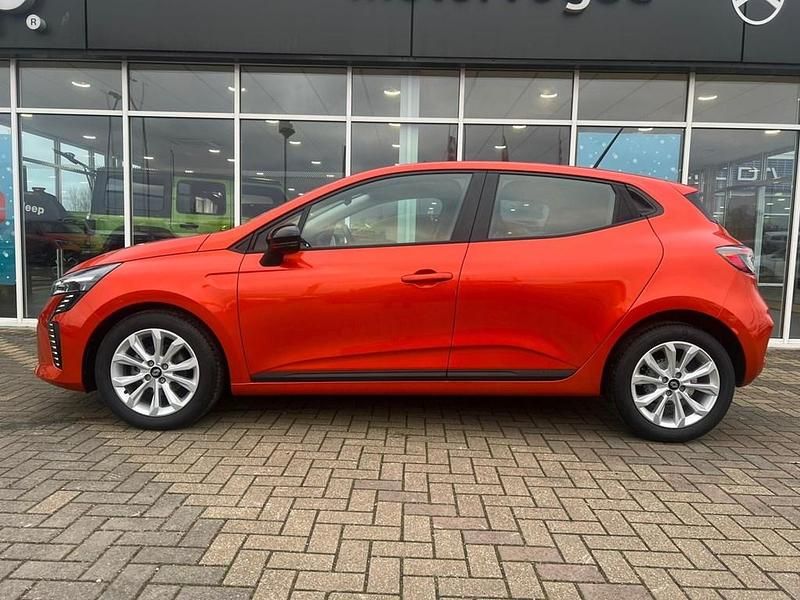 Used Renault Clio V Evolution 88 HP (64 kW) 2023 Orange Hatchback