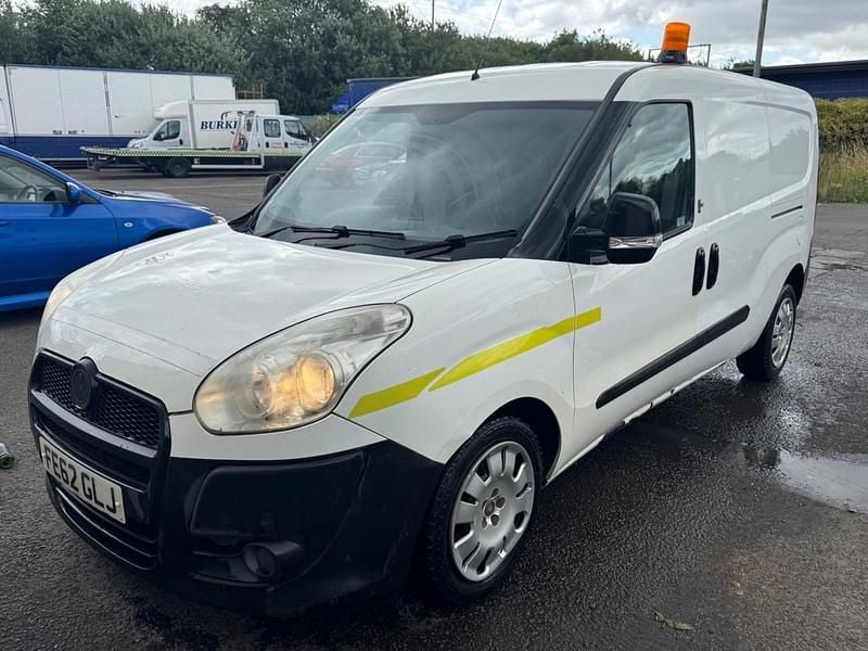 White Used 2012 Fiat Doblò MPV | £4,995 (Expensive) - Image 1/4