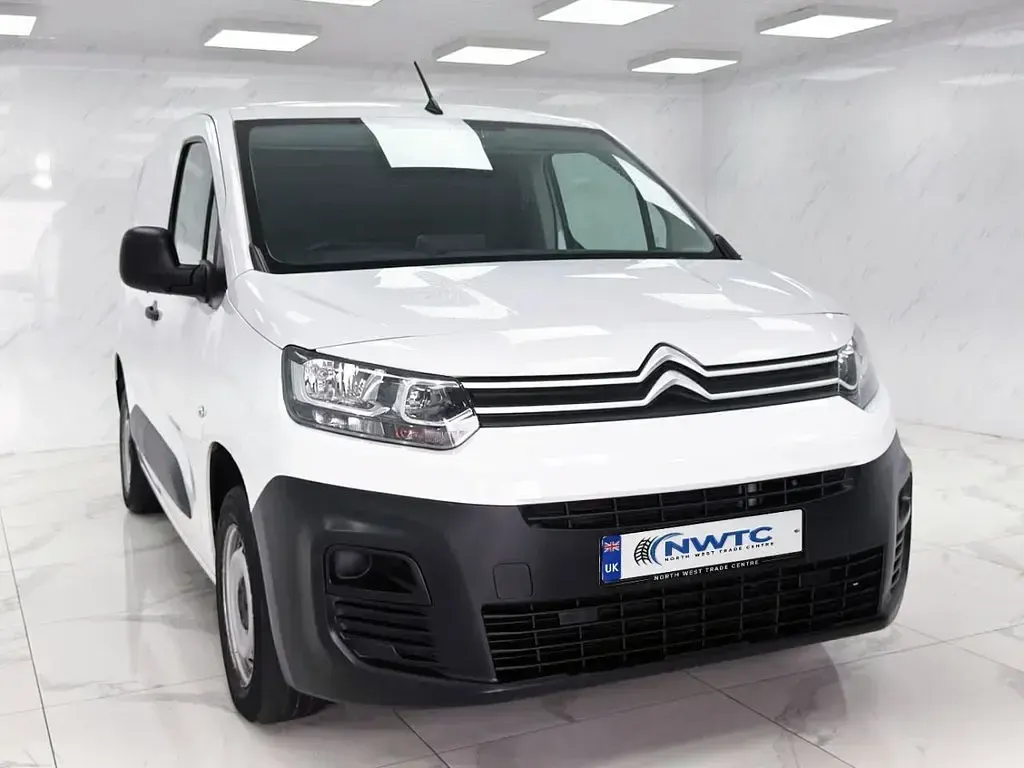 Used Citroën Berlingo 100 HP (73 kW) 2023 White MPV
