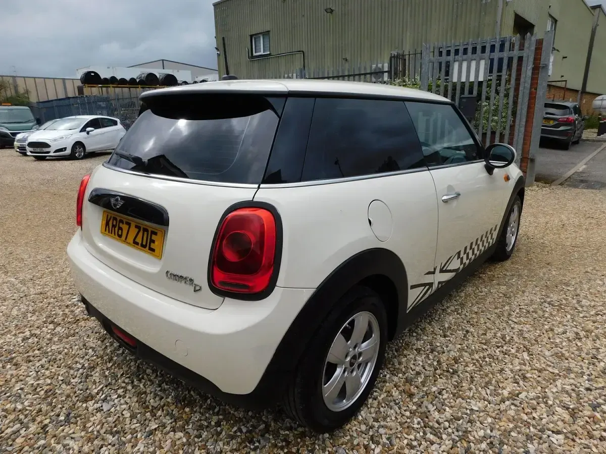 Used Mini Cooper D Hatch 2017 White Hatchback