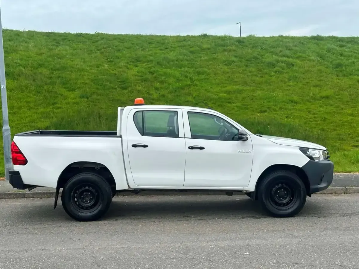 Gebraucht Toyota HiLux Active 150 PS (110 kW) 2019 Weiß Pickup