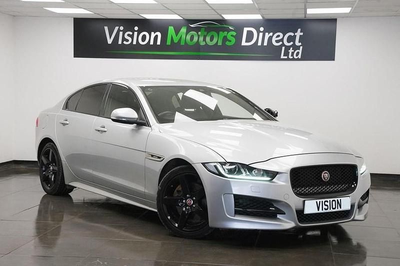 Used Jaguar XE R-Sport 180 HP (132 kW) 2018 Silver Sedan