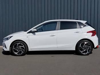 Used Hyundai i20 Premium 100 HP (73 kW) 2023 White Hatchback