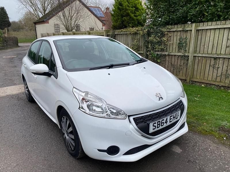 White Used 2014 Peugeot 208 Access Hatchback | £3,190 (Good price) - Image 1/4