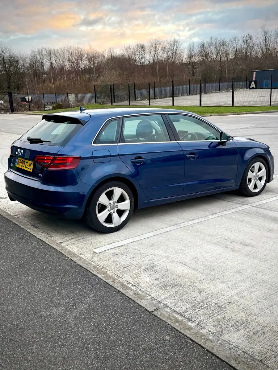 Używany Audi A3 Sport 2013 Niebieski Hatchback